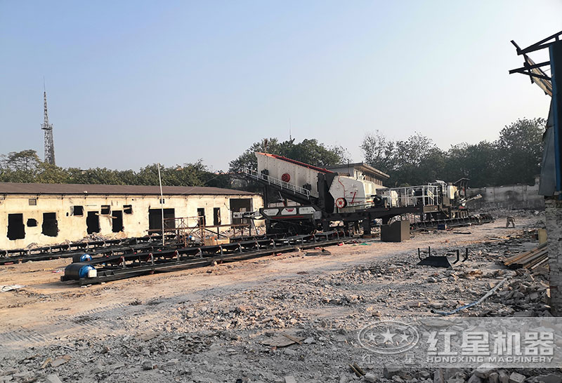 移动石子破碎机搭载反击破作业 移动石子破碎机搭载反击破作业