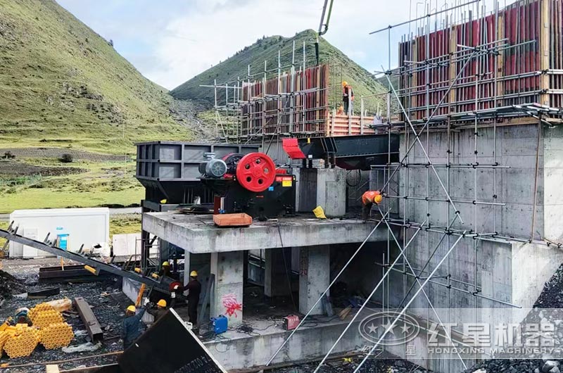 鄂式破碎机工作现场图片 鄂式破碎机工作现场图片