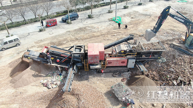 移动石头破碎机设备作业现场 移动石头破碎机设备作业现场