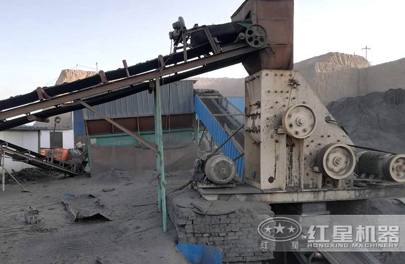 施工现场中的煤矸石双级粉碎机 施工现场中的煤矸石双级粉碎机